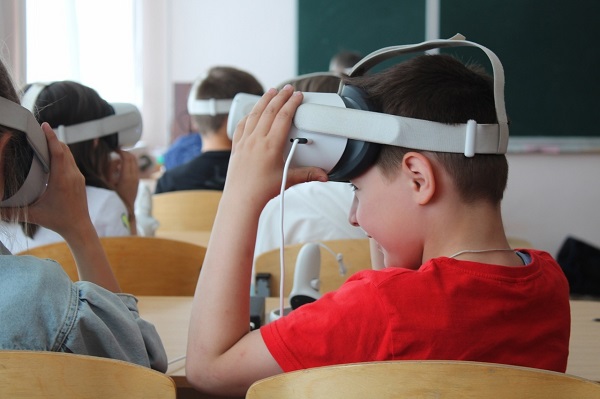 Кукольный театр, и VR-очки!.