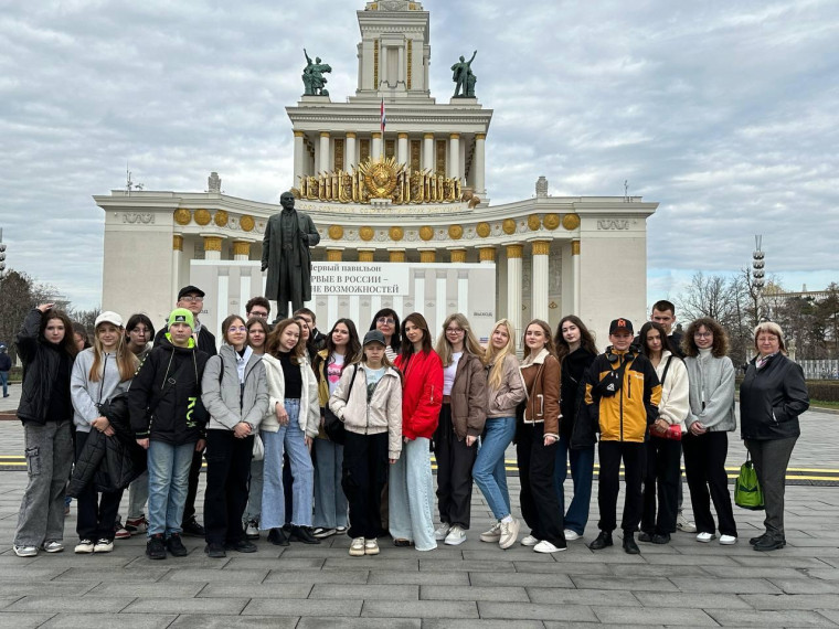 Сурские школьники посетили выставку Россия.